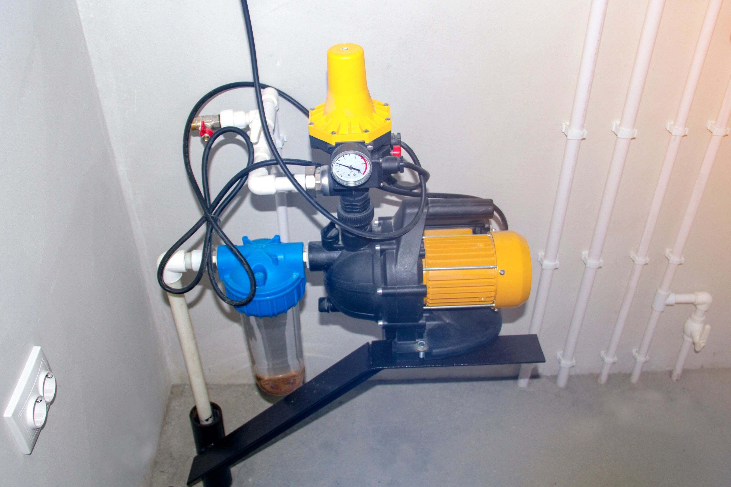 Water pump motor in a pump room